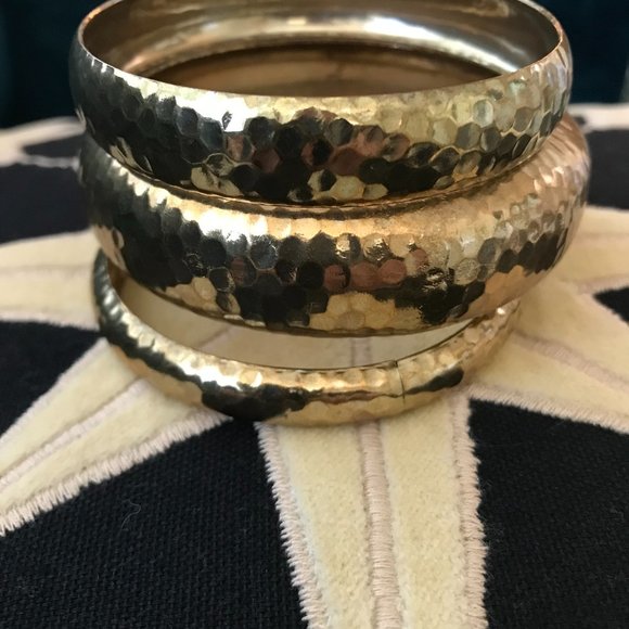 Set of three gold bangle type bracelets - Picture 1 of 3